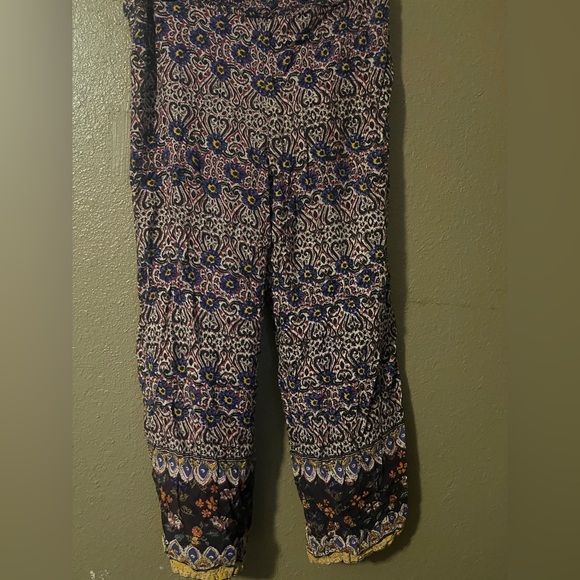 Angie Multicolor Patterned Cropped Pants - Picture 2 of 4